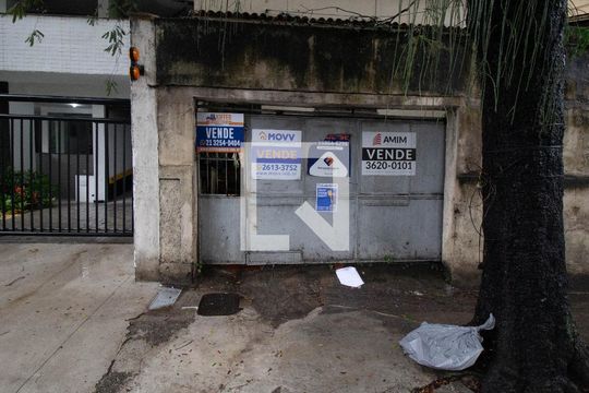 Fachada de casa à venda com 4 quartos, 180m² em Cubango, Niterói