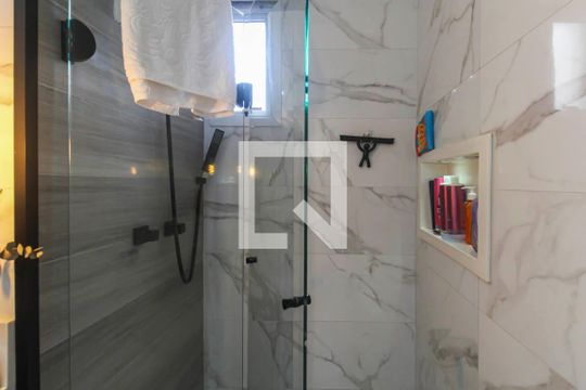 Banheiro de apartamento à venda com 2 quartos, 45m² em Vila Antonieta, São Paulo