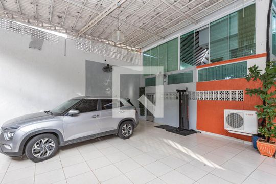 Garagem de casa à venda com 3 quartos, 270m² em Sacomã, São Paulo