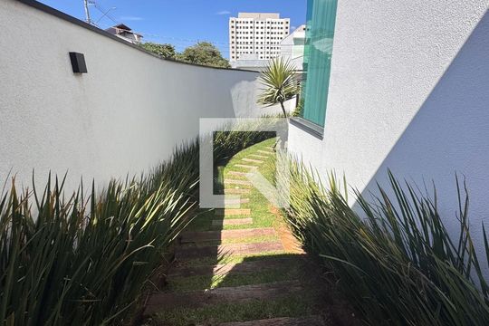 Corredor de casa à venda com 3 quartos, 225m² em Jardim Ipaussurama, Campinas