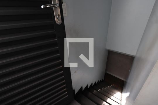 Escada de casa à venda com 1 quarto, 240m² em Vila Fernandes, São Paulo