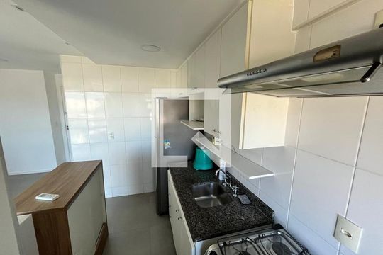 Sala/Cozinha de apartamento para alugar com 2 quartos, 60m² em Recreio dos Bandeirantes, Rio de Janeiro