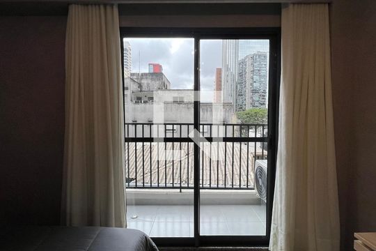 Sacada de kitnet/studio para alugar com 1 quarto, 28m² em Pinheiros, São Paulo