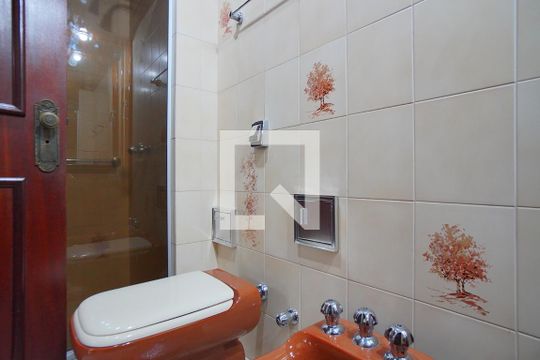 Banheiro Corredor de apartamento à venda com 3 quartos, 129m² em Floresta, Porto Alegre