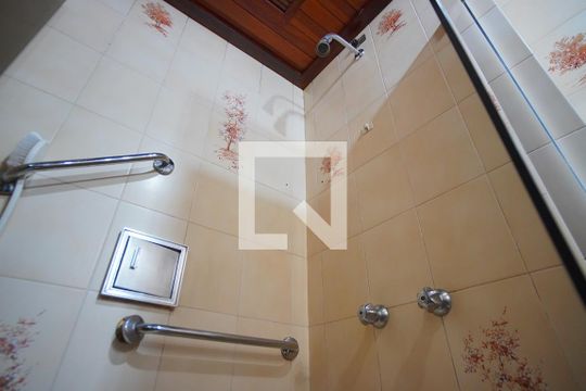 Banheiro Corredor de apartamento à venda com 3 quartos, 129m² em Floresta, Porto Alegre