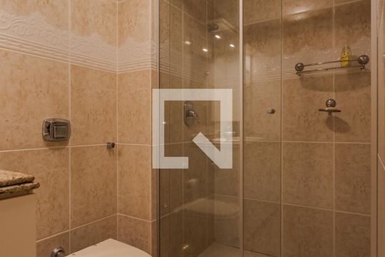 Banheiro de apartamento à venda com 2 quartos, 86m² em Três Figueiras, Porto Alegre