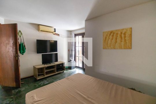 Suíte de casa para alugar com 3 quartos, 750m² em Serra Grande, Niterói