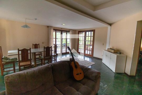 Sala de casa para alugar com 3 quartos, 750m² em Serra Grande, Niterói