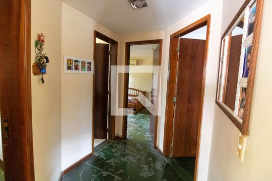 Corredor de casa para alugar com 3 quartos, 750m² em Serra Grande, Niterói