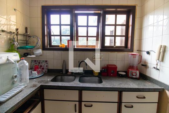 Cozinha de casa para alugar com 3 quartos, 750m² em Serra Grande, Niterói