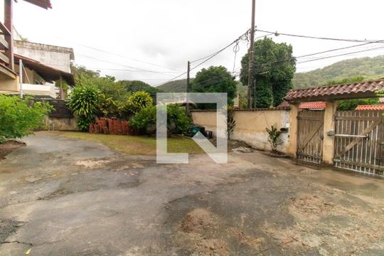 Área externa de casa para alugar com 3 quartos, 750m² em Serra Grande, Niterói