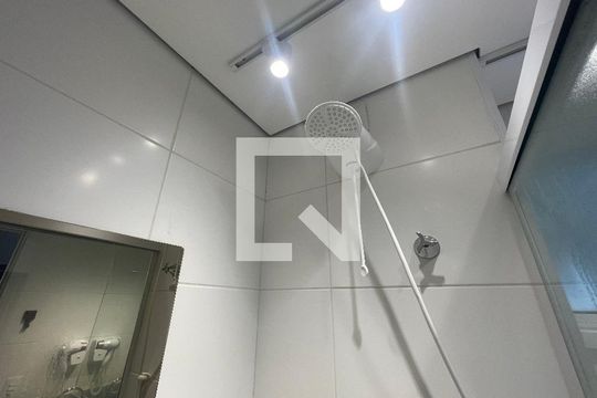Banheiro de apartamento para alugar com 1 quarto, 25m² em Butantã, São Paulo