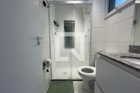 Banheiro de apartamento para alugar com 1 quarto, 25m² em Butantã, São Paulo