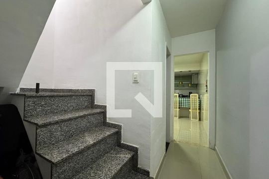 Escada de casa de condomínio à venda com 4 quartos, 170m² em Vargem Pequena, Rio de Janeiro