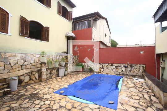 Área comum de casa à venda com 6 quartos, 360m² em João Pinheiro, Belo Horizonte
