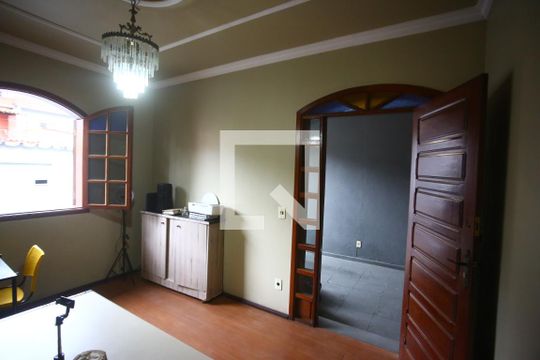 Sala de casa à venda com 6 quartos, 360m² em João Pinheiro, Belo Horizonte