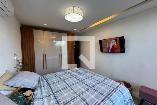 Suíte de casa de condomínio à venda com 5 quartos, 554m² em Vargem Pequena, Rio de Janeiro