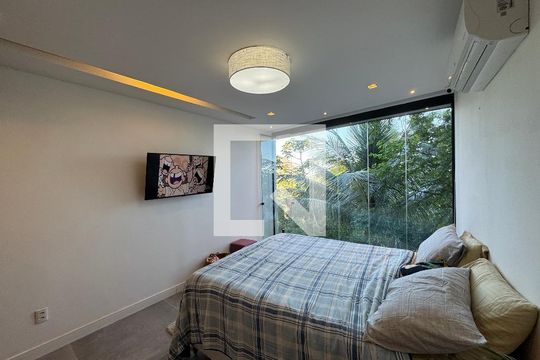 Suíte de casa de condomínio à venda com 5 quartos, 554m² em Vargem Pequena, Rio de Janeiro