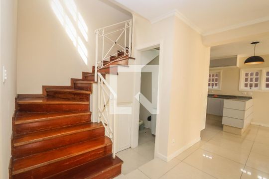Escada de casa de condomínio à venda com 3 quartos, 350m² em Jardim Panorama, São Paulo