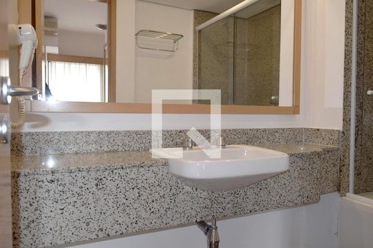 Studio- banheiro de kitnet/studio à venda com 1 quarto, 32m² em Jardim Paulista, São Paulo