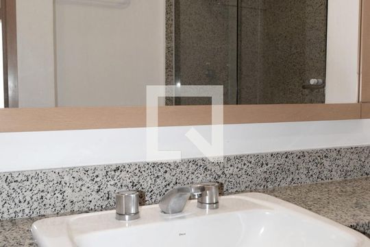 Studio- banheiro de kitnet/studio à venda com 1 quarto, 32m² em Jardim Paulista, São Paulo