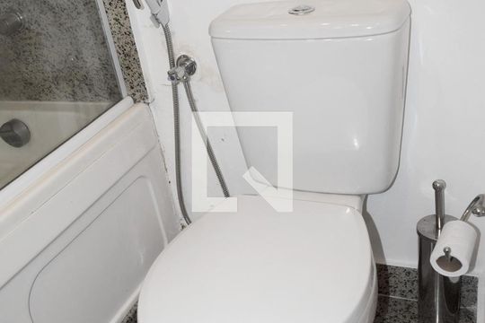 Studio- banheiro de kitnet/studio à venda com 1 quarto, 32m² em Jardim Paulista, São Paulo