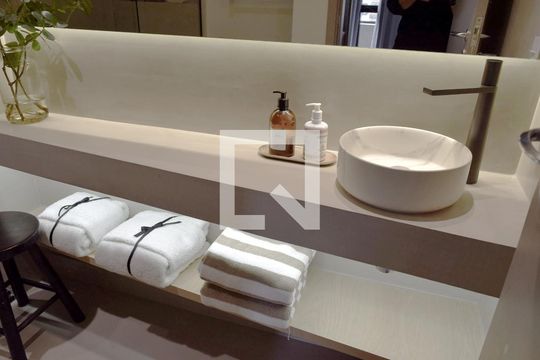 Banheiro de kitnet/studio à venda com 1 quarto, 35m² em Jardim Paulista, São Paulo