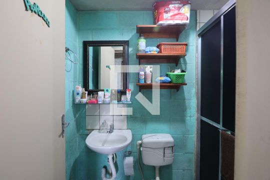 Banheiro de apartamento à venda com 2 quartos, 42m² em Estância Velha, Canoas