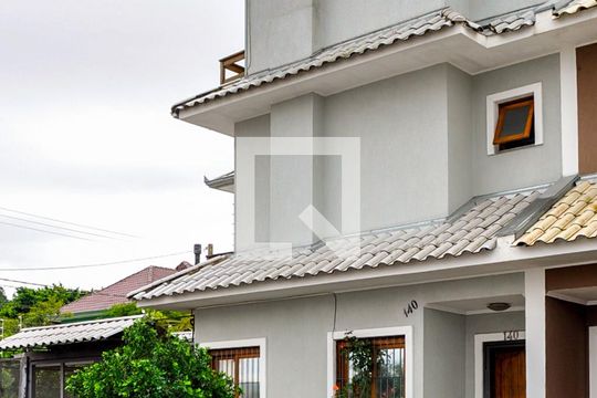 Fachada de casa à venda com 3 quartos, 180m² em Hípica, Porto Alegre