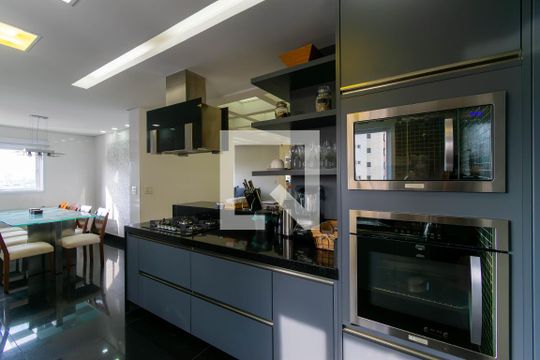 Cozinha de apartamento à venda com 4 quartos, 420m² em Jardim Avelino, São Paulo