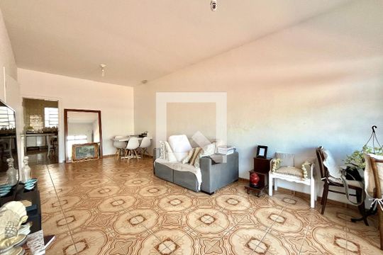 Sala de casa para alugar com 4 quartos, 250m² em Cidade Domitila, São Paulo
