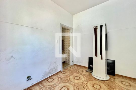 Suite de casa para alugar com 4 quartos, 250m² em Cidade Domitila, São Paulo