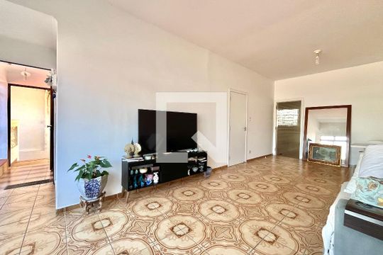 Casa para alugar com 4 quartos, 250m² em Cidade Domitila, São Paulo