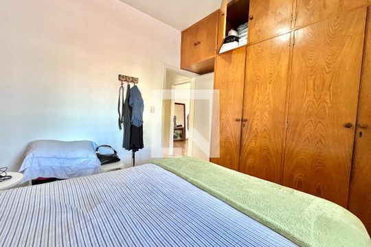 Quarto 1 de casa para alugar com 4 quartos, 250m² em Cidade Domitila, São Paulo