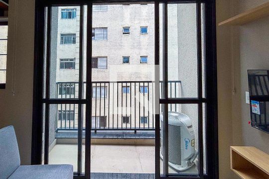 Varanda de kitnet/studio para alugar com 1 quarto, 41m² em Sumarezinho, São Paulo