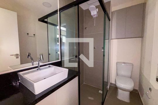 Banheiro de kitnet/studio para alugar com 1 quarto, 41m² em Sumarezinho, São Paulo