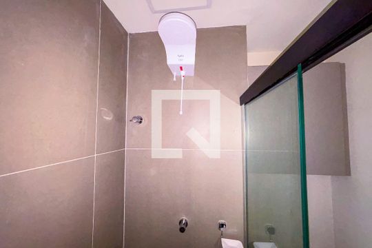 Banheiro de kitnet/studio para alugar com 1 quarto, 41m² em Sumarezinho, São Paulo