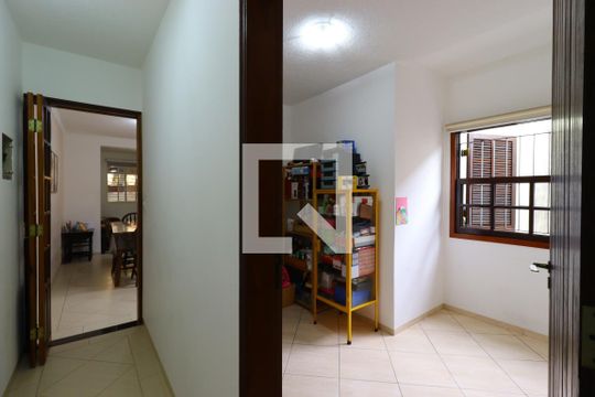 Corredor interno de casa para alugar com 3 quartos, 150m² em Jardim Monte Libano, Santo André