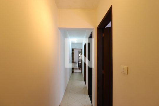 Corredor interno de casa para alugar com 3 quartos, 150m² em Jardim Monte Libano, Santo André