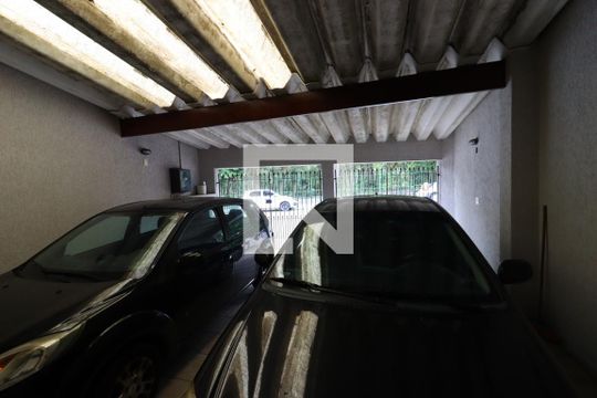 Garagem de casa para alugar com 3 quartos, 150m² em Jardim Monte Libano, Santo André