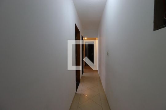 Corredor interno de casa para alugar com 3 quartos, 150m² em Jardim Monte Libano, Santo André