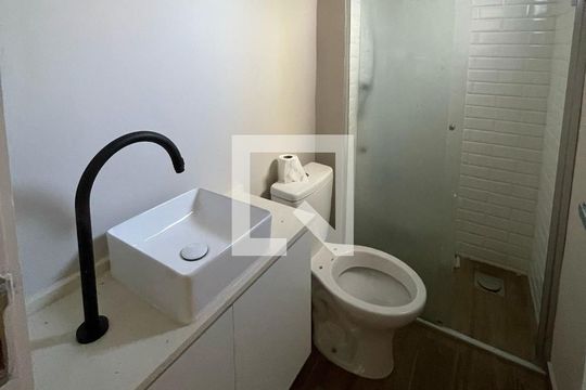 Banheiro de apartamento à venda com 2 quartos, 50m² em Vila Príncipe de Gales, Santo André