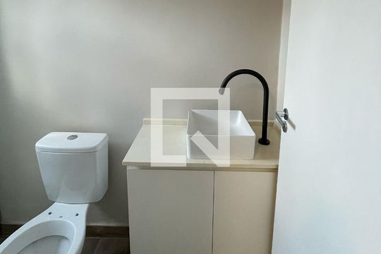 Banheiro de apartamento à venda com 2 quartos, 50m² em Vila Príncipe de Gales, Santo André
