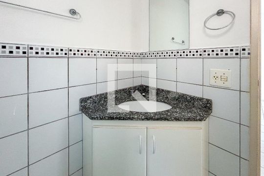 Banheiro de apartamento para alugar com 1 quarto, 47m² em Pinheiros, São Paulo