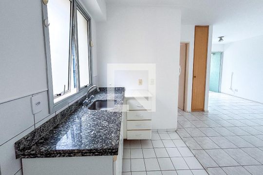 Cozinha de apartamento para alugar com 1 quarto, 47m² em Pinheiros, São Paulo