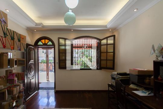 Sala de casa à venda com 3 quartos, 400m² em Santa Cruz, Belo Horizonte