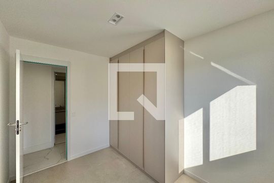 Quarto de apartamento à venda com 2 quartos, 79m² em Barra da Tijuca, Rio de Janeiro