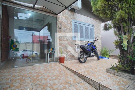 Área externa de casa à venda com 2 quartos, 110m² em Canudos, Novo Hamburgo