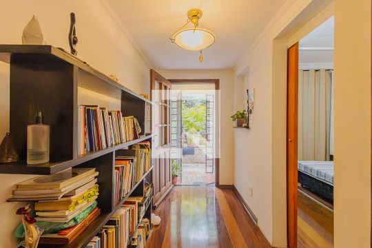 Corredor de casa à venda com 4 quartos, 120m² em Pinheiros, São Paulo