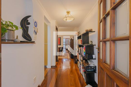 Corredor de casa à venda com 4 quartos, 120m² em Pinheiros, São Paulo